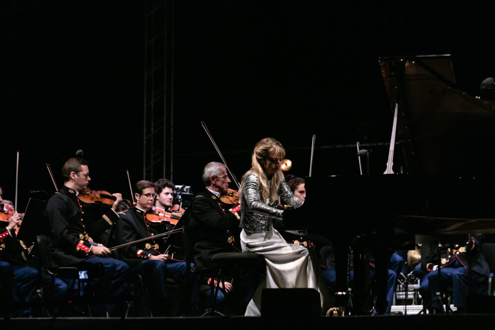 Lise de la Salle et l'orchestre de la garde républicaine dans la Vallée de l'Alzou pour le Festival de Rocamadour