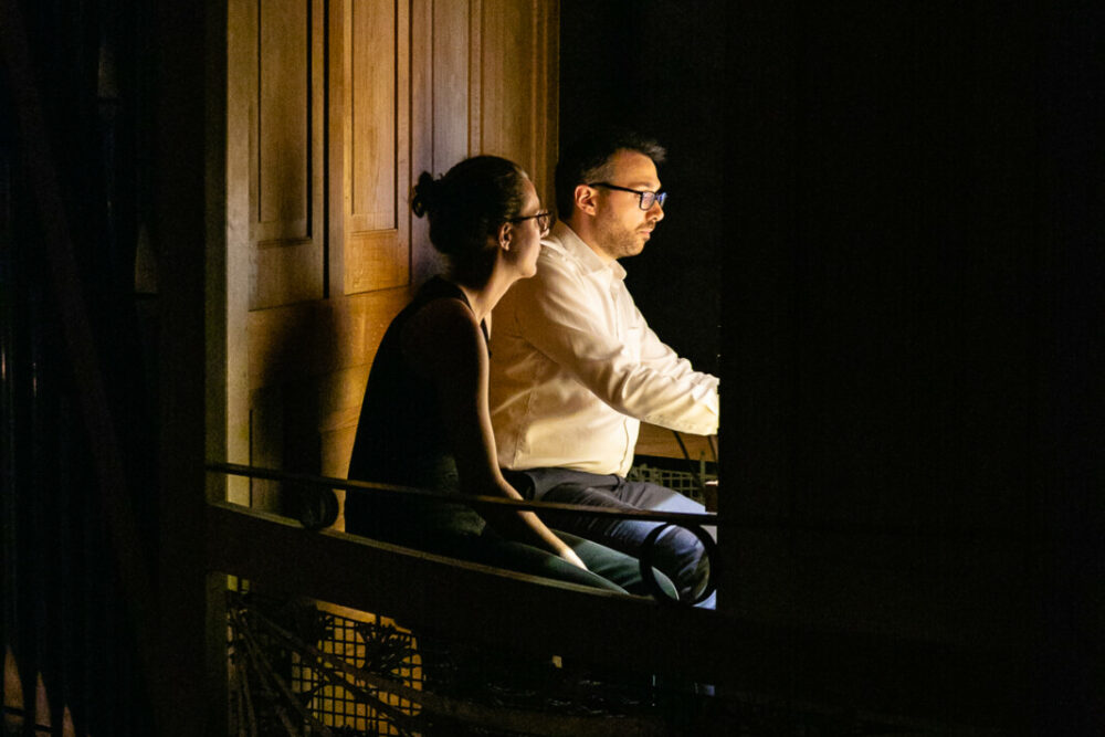 Emmeran Rollin jouant de l'orgue Daldosso à la Basilique Saint-Sauveur de Rocamadour