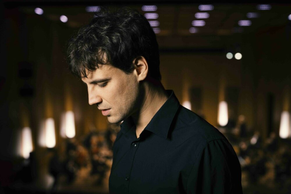 Victor Julien-Laferrière dirige l'Orchestre Consuelo