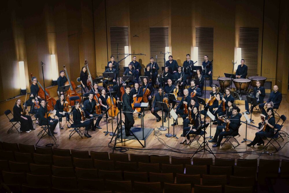 Victor Julien-Laferrière dirige l'Orchestre Consuelo