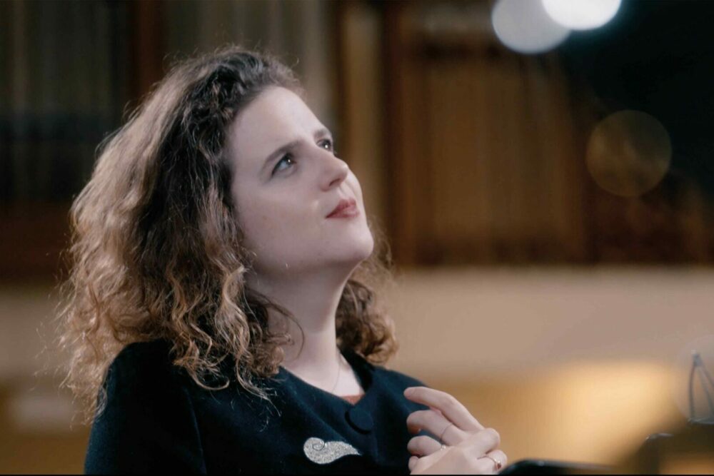 Eva Zaïcik dans le programme Mayrig